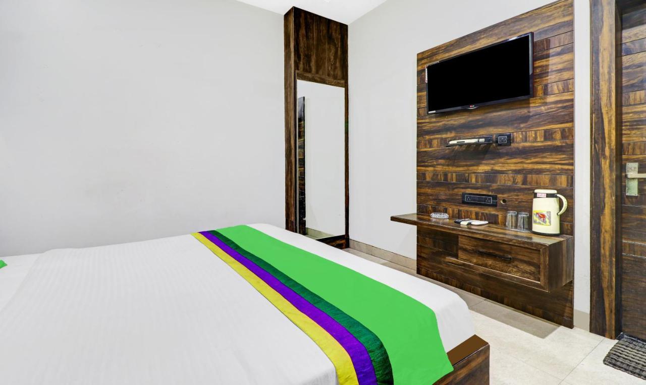 Itsy Hotels Anjali Mahal 500, Mtrs From Mathura Railway Station Exterior photo