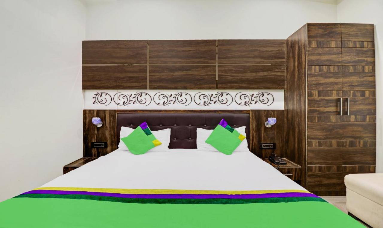 Itsy Hotels Anjali Mahal 500, Mtrs From Mathura Railway Station Exterior photo