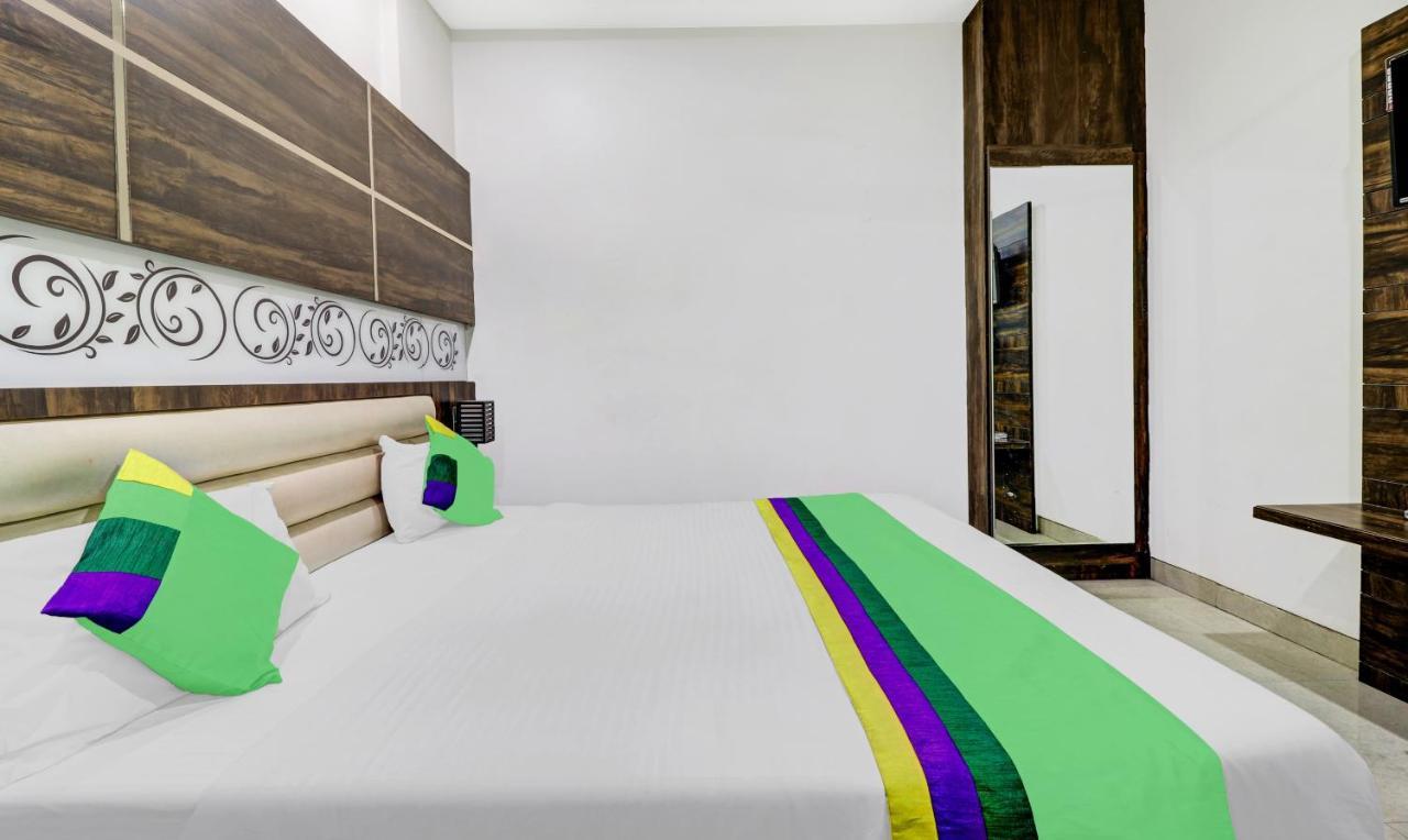Itsy Hotels Anjali Mahal 500, Mtrs From Mathura Railway Station Exterior photo