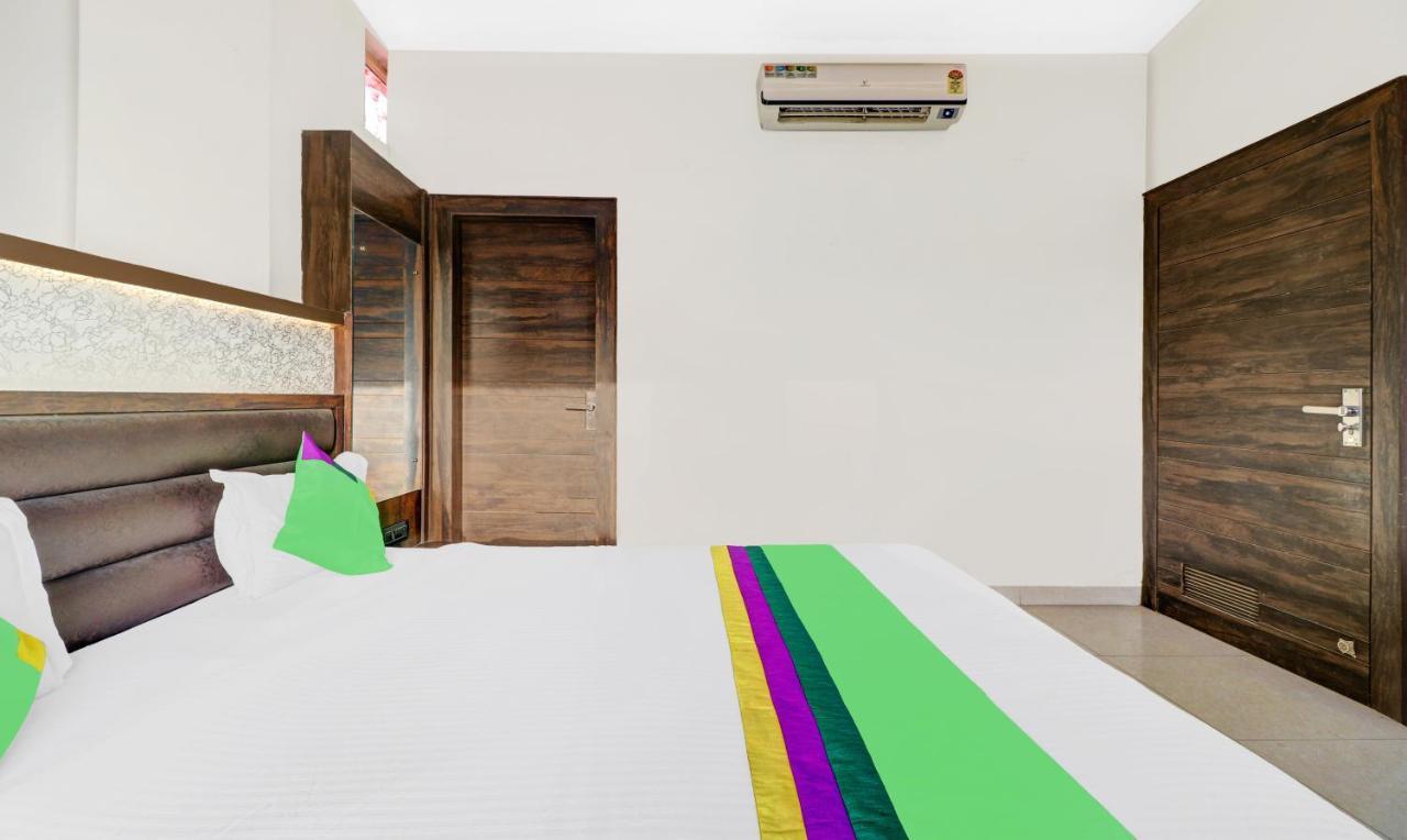 Itsy Hotels Anjali Mahal 500, Mtrs From Mathura Railway Station Exterior photo